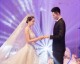 吉林男篮锋卫王镤大婚 身高两米硬汉抱得美人归